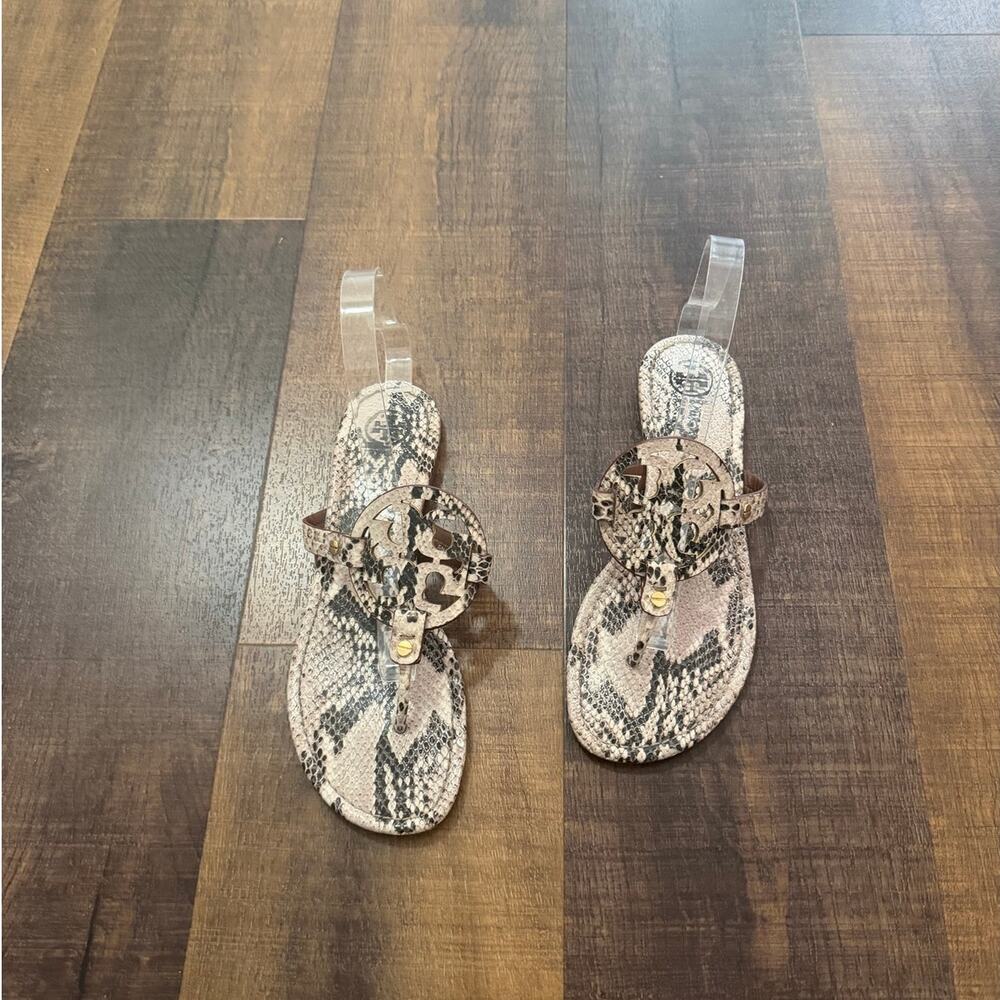 Tory Burch Miller Snake Print Sandals Size 9M Leather Logo Thong Flip Flops